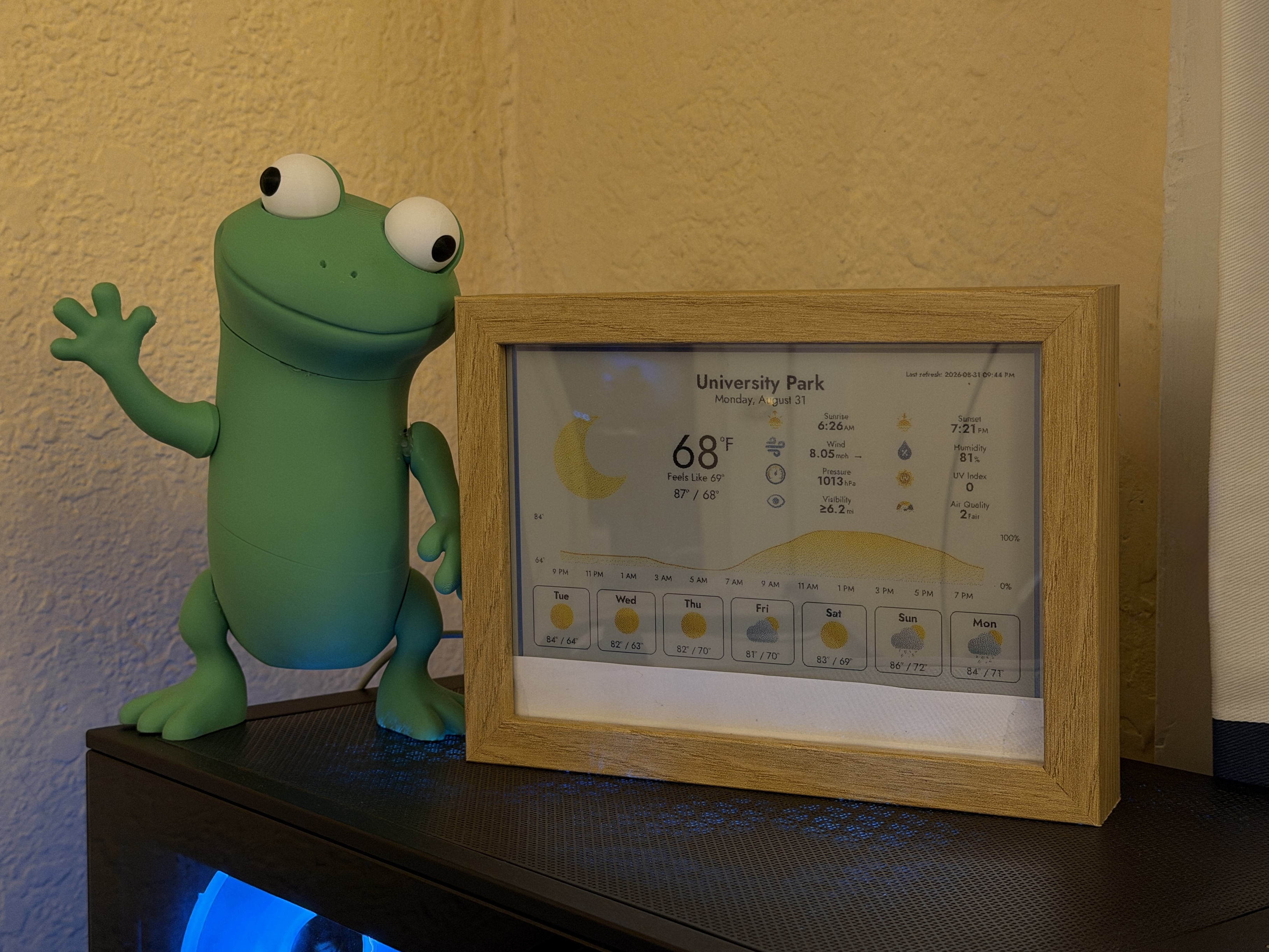 Raspberry Pi e-ink weather dashboard in a custom wooden frame